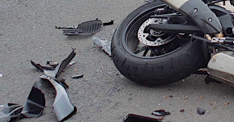 Beide an dem Unfall beteiligten Fahrzeuge waren nicht mehr fahrbereit, teilte die Polizei mit. Symbolfoto: Presseportal/Polizei