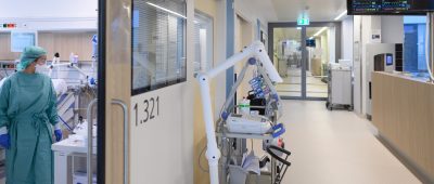 Derzeit seien noch 1.500 Intensivbetten für Covid-Patient:innen frei. Foto: dpa-Bildfunk/Robert Michael