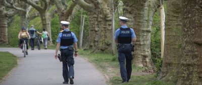 Die Polizei in Saarbrücken hat in der Nacht zum Karfreitag ein Treffen von über 100 Menschen am Staden in Saarbrücken aufgelöst. Symbolfoto: BeckerBredel