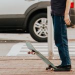 Zwischen einem Skateboard- und einem Autofahrer kam es in Saarlouis zu einem heftigen Streit. Symbolfoto: Unsplash