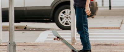 Zwischen einem Skateboard- und einem Autofahrer kam es in Saarlouis zu einem heftigen Streit. Symbolfoto: Unsplash