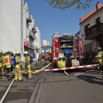 Am Ostersonntag (4. April 2021) brannte in der Innenstadt von Dillingen ein Mehrfamilienhaus. Foto: BeckerBredel