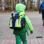 Mehr als 200 Schüler:innen und Kita-Kinder aus dem Regionalverband Saarbrücken befinden sich derzeit in Corona-Quarantäne. Foto: Annette Riedl/dpa-Bildfunk