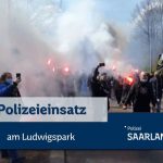 Am Samstag (17. April 2021) haben rund 400 Fans des 1. FC Saarbrücken die Camphauser Straße blockiert. Foto: Polizei Saarland