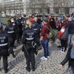 Trotz Versammlungsverbot haben sich einige Personen in Saarbrücken zu Protestaktionen verabredet. Foto: BeckerBredel