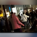 Diese Aufnahme zeigt das Geschehen am St. Johanner Markt in Saarbrücken am Wochenende. Foto: Polizei Saarland