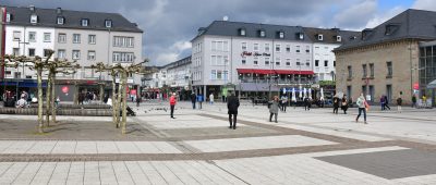 Die Stadt Saarlouis plant ein Alkoholverbot und eine Maskenpflicht. Foto: BeckerBredel