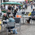 Nach Ansicht des Verbands Dehoga hat sich die Öffnung der Außengastronomie im Saarland bewährt. Foto: dpa-Bildfunk/Oliver Dietze