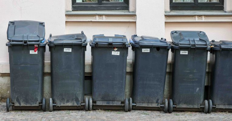 Das Müllaufkommen ist im vergangenen Jahr im Saarland gestiegen. Foto: Jan Woitas/dpa-Bildfunk
