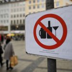 In Saarbrücken gilt ab sofort ein Alkoholverbot an zahlreichen öffentlichen Plätzen. Symbolfoto. picture alliance/dpa | Angelika Warmuth