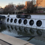 Noch liegt das Schiff mit Schlagseite in der Saar. Foto: BeckerBredel