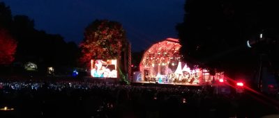 Rund 3.200 Zuschauer:innen besuchten das Konzert "Klassik am See" in Losheim. Foto: SOL.DE