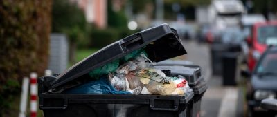 Aktuell werden Anwohner:innen in Saarbrücken von den Anrufen eines vermeintlichen Mülldetektiven belästigt. Symbolfoto: picture alliance/dpa | Fabian Strauch