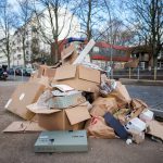 In Dudweiler ist am Freitag (16.07.2021) eine Umweltstreife unterwegs, um über das Thema Stadtsauberkeit zu informieren. Symbolfoto: picture alliance/dpa | Daniel Reinhardt