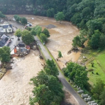 Die mit einer Drohne gefertigte Aufnahme zeigt die Verwüstungen, die das Hochwasser der Ahr in dem Eifel-Ort angerichtet hat. Foto: dpa-Bildfunk/TNN/Christoph Reichwein