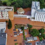 Einsatzkräfte der DLRG Saar waren auch in Trier-Ehrang im Einsatz. Foto: Sebastian Schmitt/dpa-Bildfunk