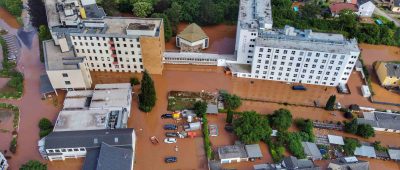 Einsatzkräfte der DLRG Saar waren auch in Trier-Ehrang im Einsatz. Foto: Sebastian Schmitt/dpa-Bildfunk