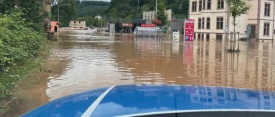 Auch am Freitagmorgen machten sich Einsatzkräfte der Bereitschaftspolizei Saar auf den Weg nach Rheinland-Pfalz. Foto: Facebook/@Polizei.Saarland