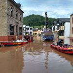 DLRG-Einheiten aus Saarlouis, Saarbrücken und St. Wendel evakuierten Menschen, die vom Hochwasser in ihren Häusern eingeschlossen waren. Foto: DLRG OG Gresaubach e.V.